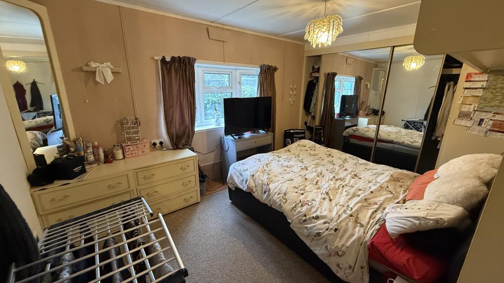 Lot: 76 - 0.28 ACRE SITE WITH RESIDENTIAL DEVELOPMENT OPPORTUNITIES - Main bedroom